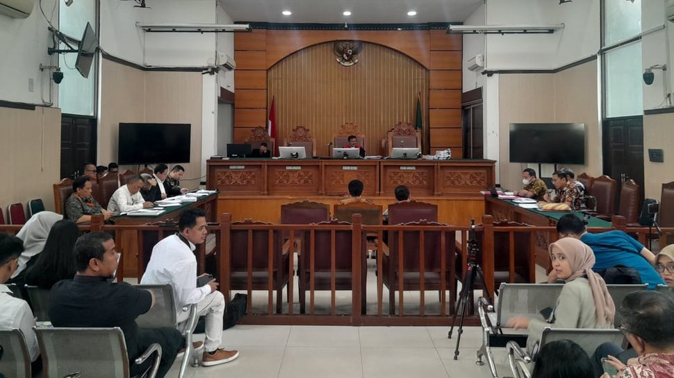 Tom Lembong Jalani Sidang Ganda, Saksi Sekaligus Terdakwa