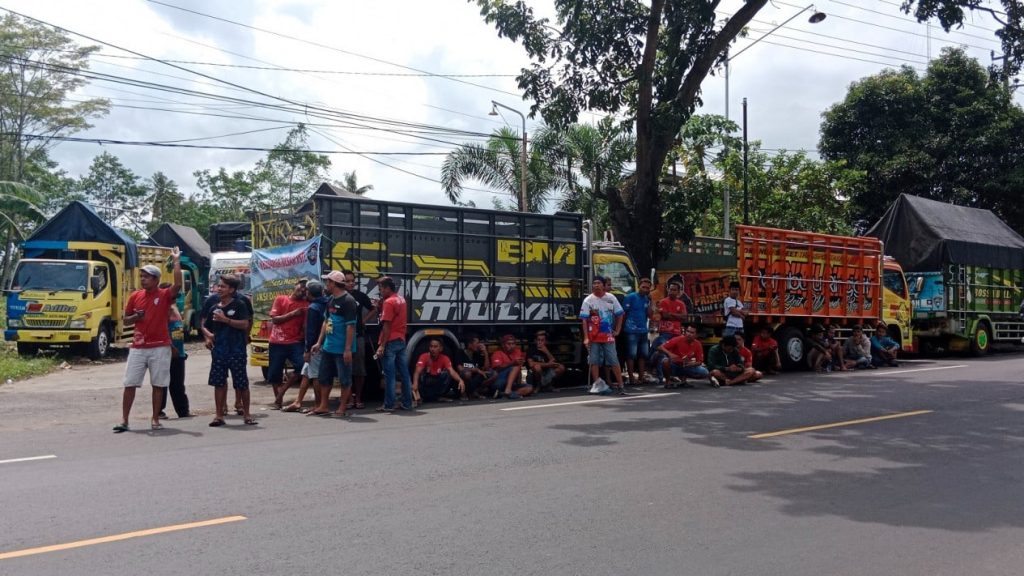 Protes ODOL, Sopir Truk Konvoi ke DPRD Gunungkidul