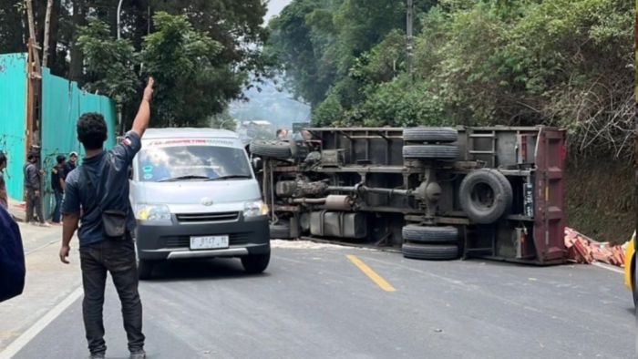 Truk Tangki Terguling, Jl Raya Bogor Macet