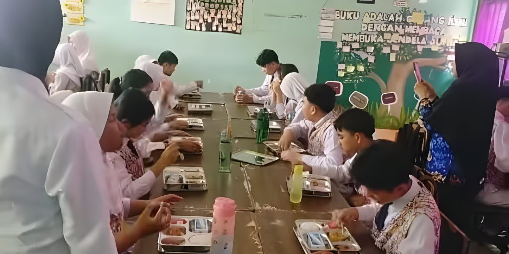 SMPN 2 Tenggarong Sukses Jalankan Program Makan Bergizi