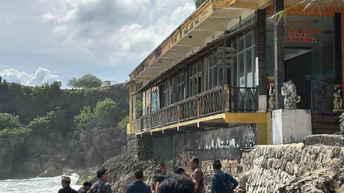 Satpol PP Bakal Bongkar 23 Restoran di Pantai Balangan