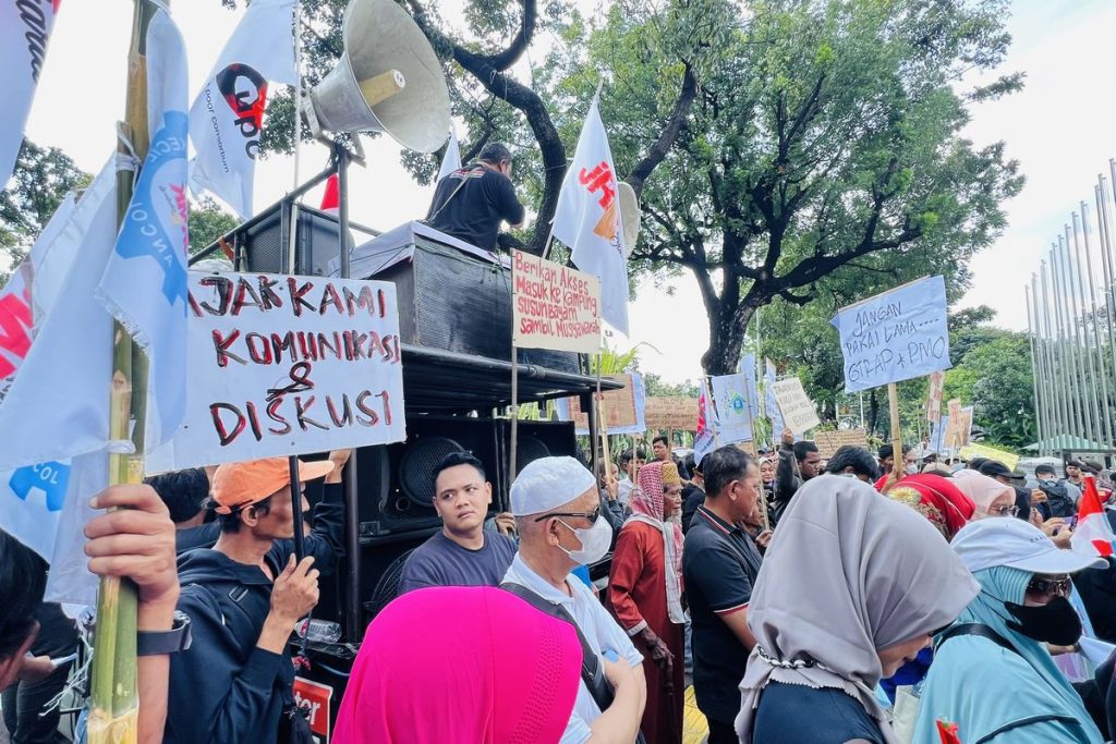 Balai Kota Digeruduk JRMK, Tolak Relokasi