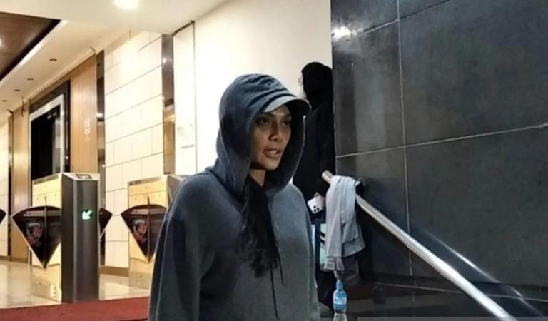 Erika Carlina Tempuh Jalur Hukum Tanpa Pendamping