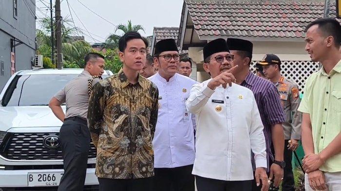 Gibran Tinjau Lokasi Banjir di Ciledug