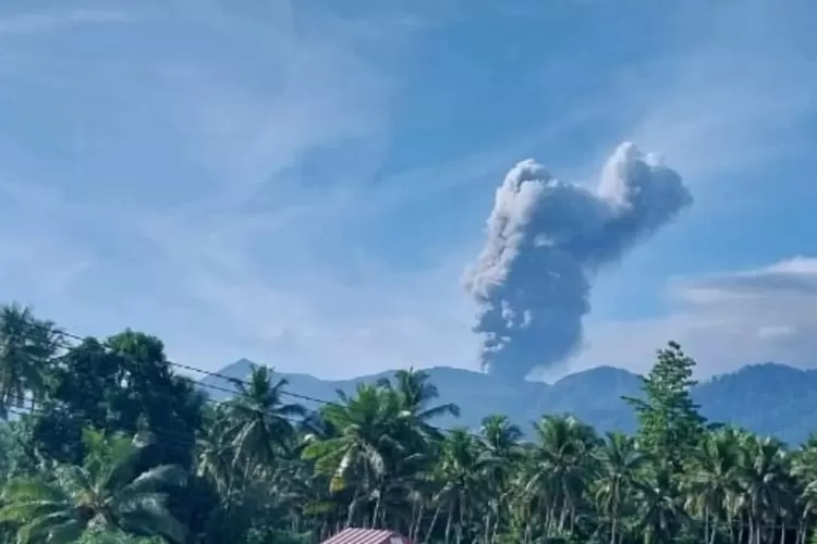 Gunung Dukono Erupsi, Abu Capai 1.200 Meter
