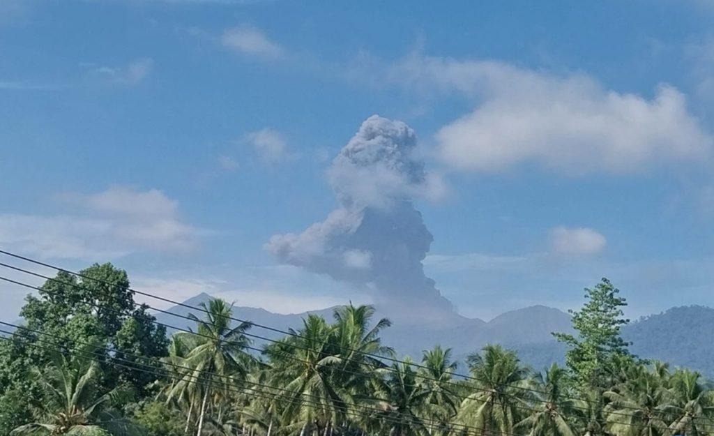 Gunung Dukono Meletus, Abu Capai 1.700 Meter