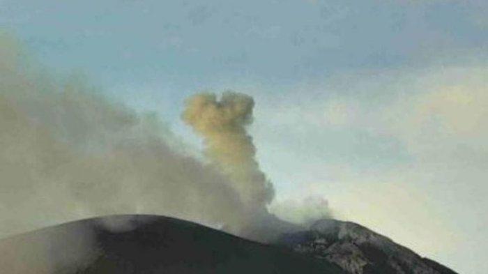Gunung Ile Lewotolok Meletus 60 Kali, Warga Diimbau Waspada