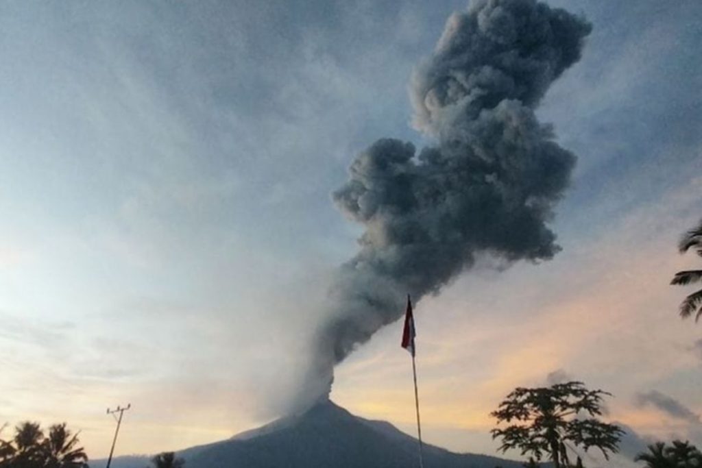 Gunung Lewotobi Meletus Lagi, Warga Diminta Waspada
