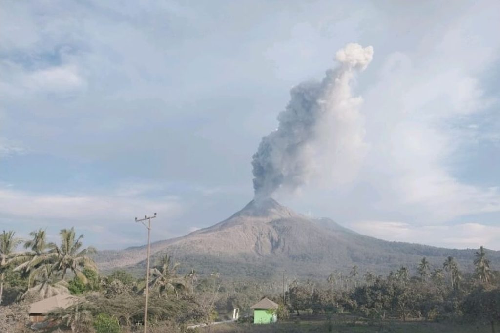Gunung Lewotobi Meletus Lagi