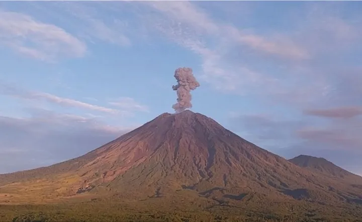 Gunung Semeru Meletus Lagi, Status Waspada