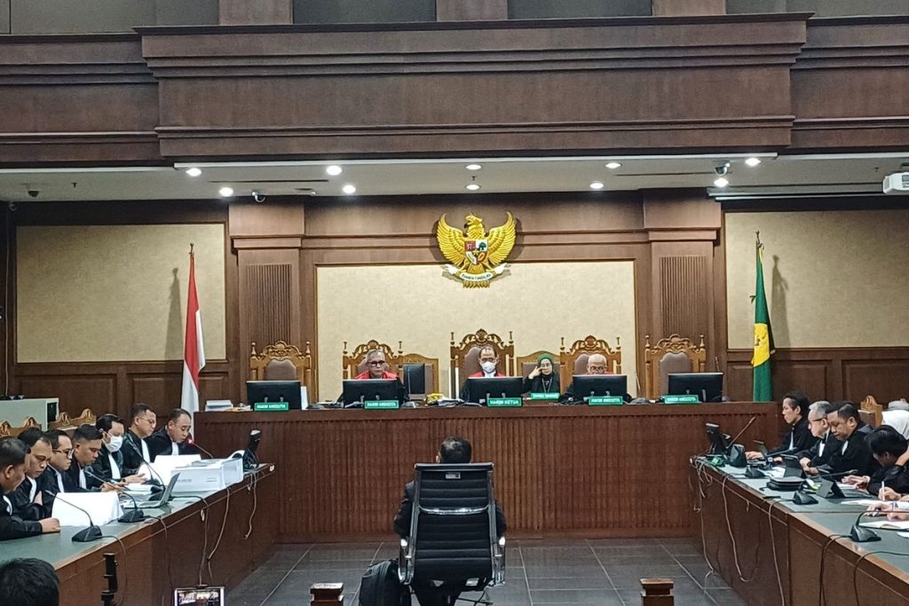 Hasto Dihadapkan Tuntutan 1.300 Halaman