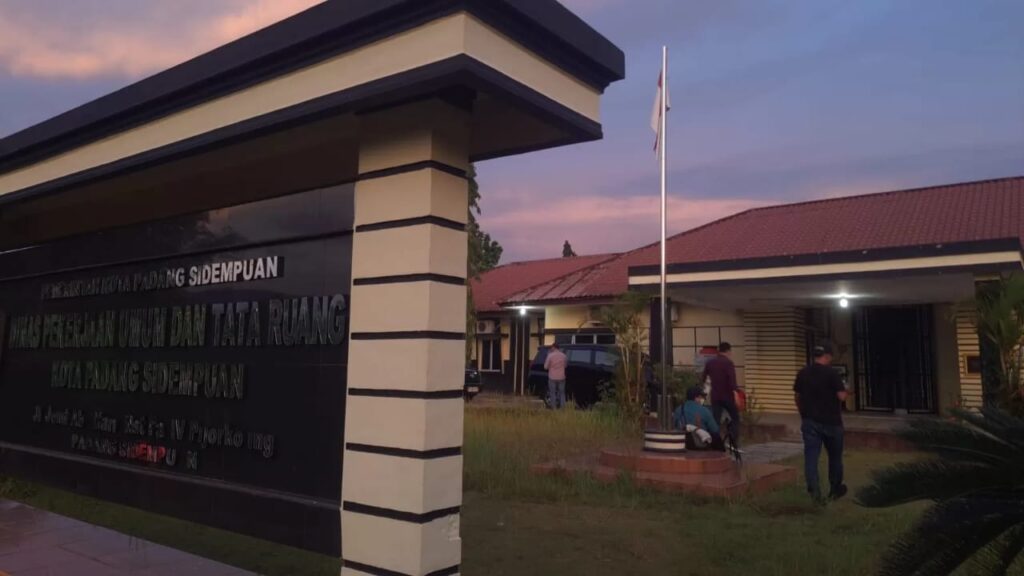KPK Geledah Kantor PU Padangsidimpuan