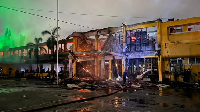 Kebakaran Disnakertrans Riau Ganggu Layanan Publik