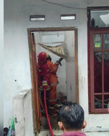 Korsleting Picu Kebakaran Kontrakan di Cisaat