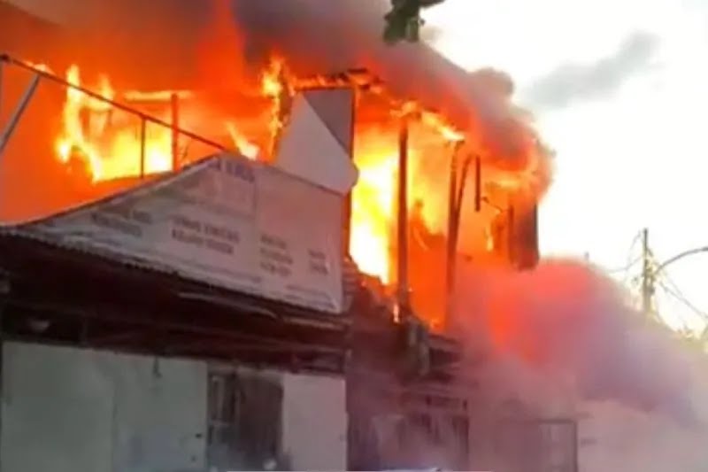 Korsleting Diduga Sebabkan Kebakaran Kios di Tanjung Priok