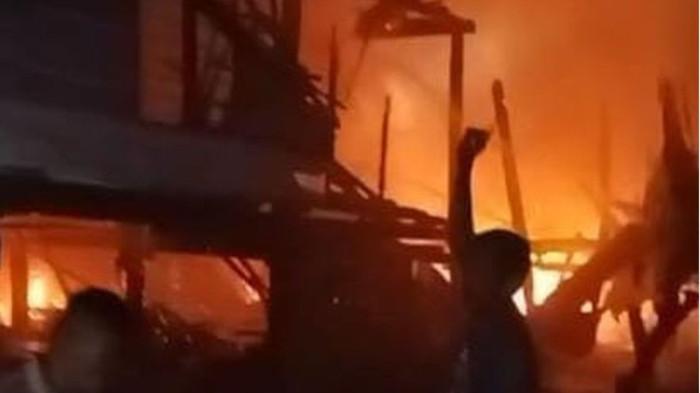 Kebakaran Sapu Permukiman Padat di Sumbawa, Dua Rumah Ludes