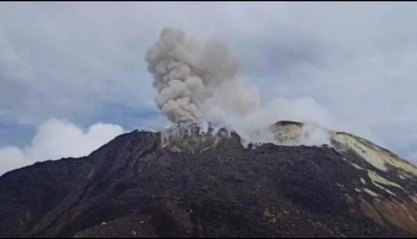 Letusan Gunung Ile Lewotolok: Kolom Abu Capai 500 Meter
