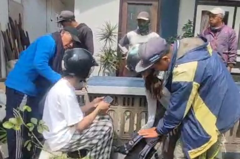 Motor Matic Bermasalah, Turis Terjatuh di Jalur Bromo