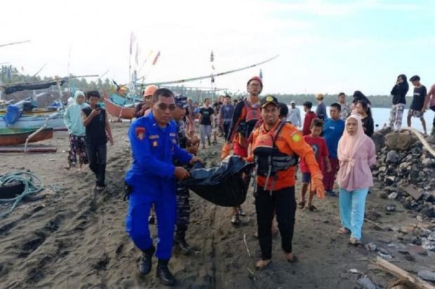 Nelayan Temukan Jenazah Diduga Korban KMP Tenggelam