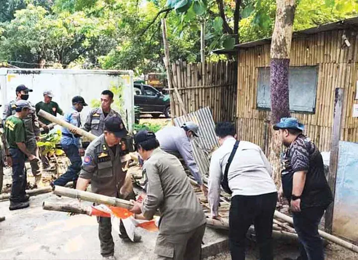 Pemkot Tertibkan 40 Lapak PKL di Kawasan Bima