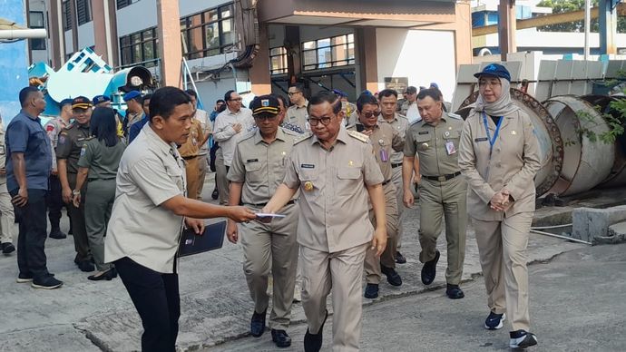 Pramono Tinjau Waduk Pluit, Pastikan Jakarta Siaga Banjir