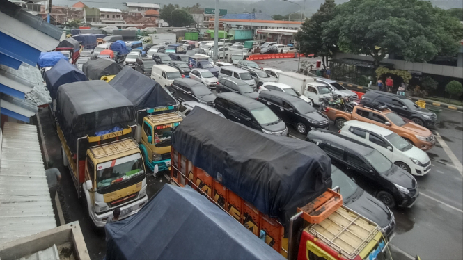 Protes Sopir Picu Macet Parah Menuju Pelabuhan Ketapang