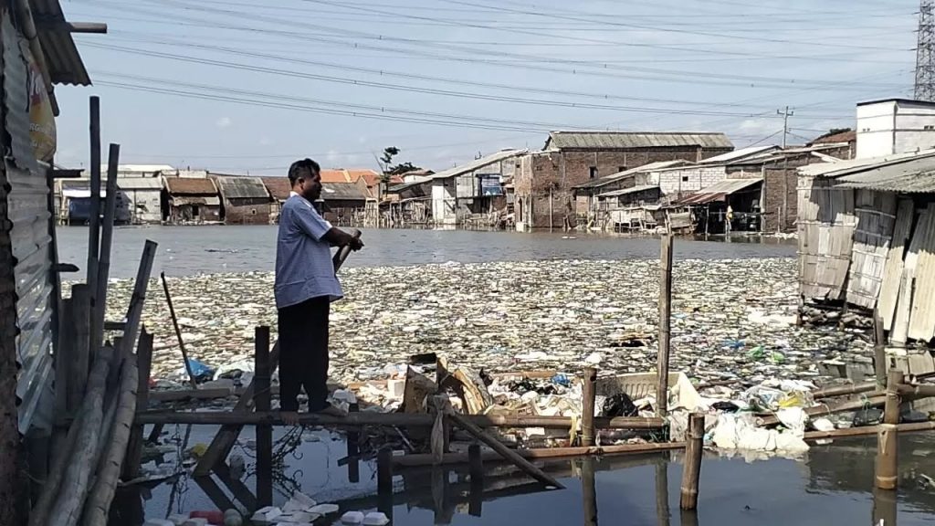 Pulau Sampah Tambaklorok Desak Pemerintah Bertindak