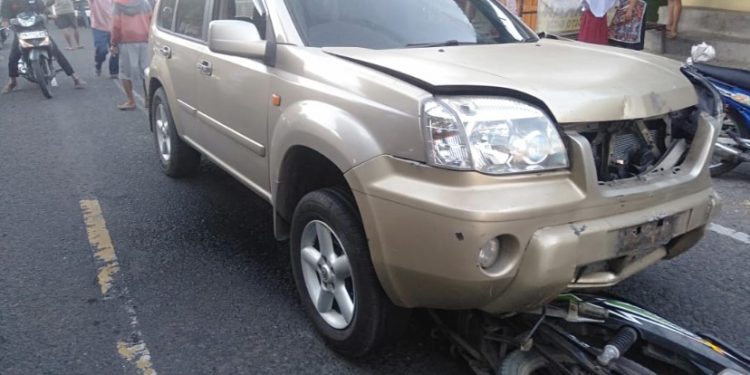 Nissan X Trail Tabrak Pejalan Kaki dan Motor di Parangtritis