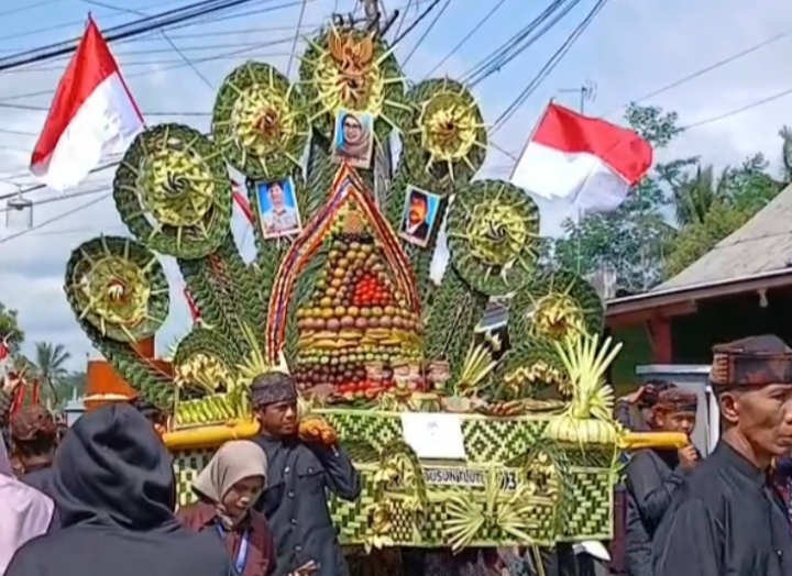 Sedekah Desa Kandangan Menarik Wisatawan Asing