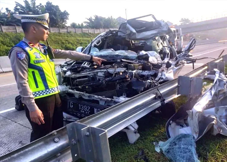 Tabrakan Beruntun di Tol Batang, 3 Tewas