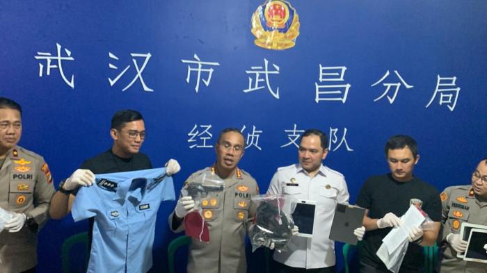 11 WNA Penipu Online Diserahkan ke Imigrasi Jakarta Selatan