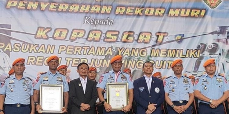 Kopasgat Cetak Rekor, Miliki Regu Wingsuit Pertama di RI