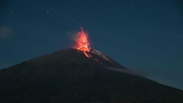 Gunung Ile Lewotolok Meletus 68 Kali