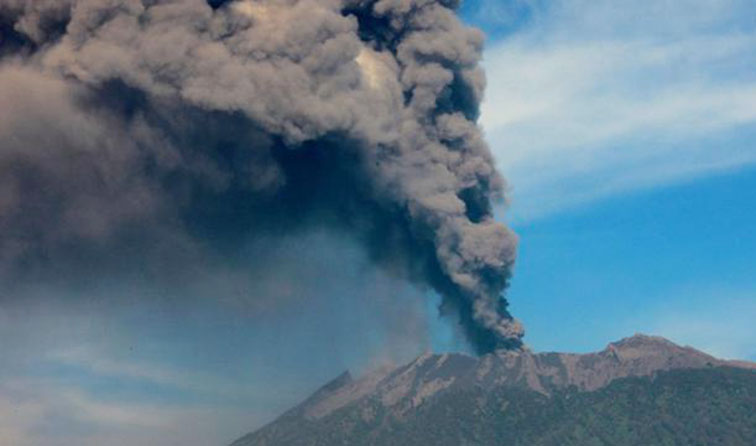 Erupsi Ganda Gunung Raung, Kolom Abu Capai 1 Km