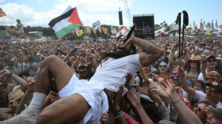 Kneecap Pimpin Protes Terhadap Agresi Israel di Glastonbury