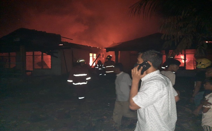 Lima Rumah Terbakar di Dekat PGC