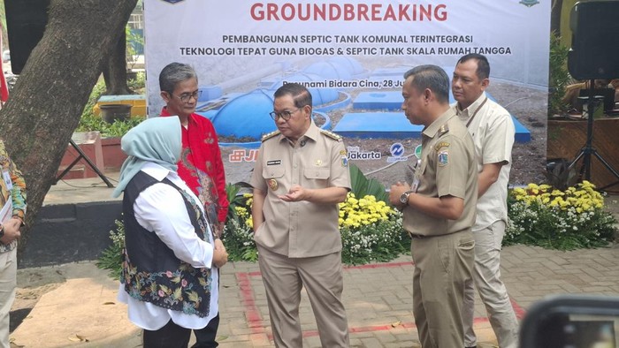Pramono Resmikan Proyek Septic Tank, Tangani BAB Sembarangan