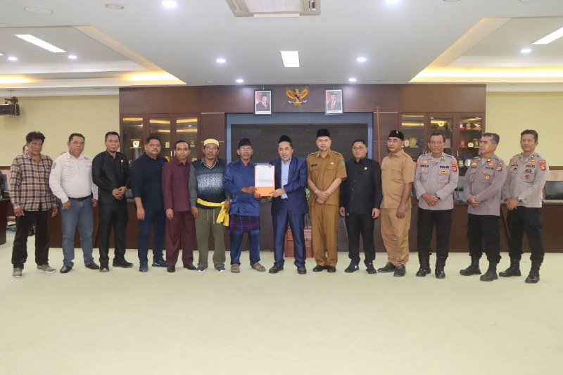 DPRD Kukar Gelar RDP, Masyarakat Adat Jembayan Keluhkan Sikap Kades