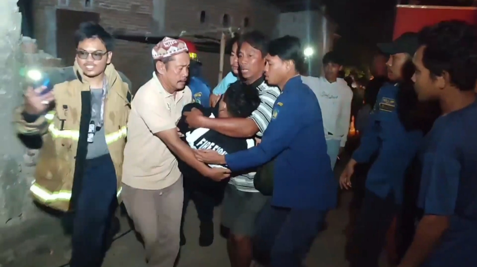 Bengkel Mebel di Gowa Terbakar, Petugas Damkar Pingsan
