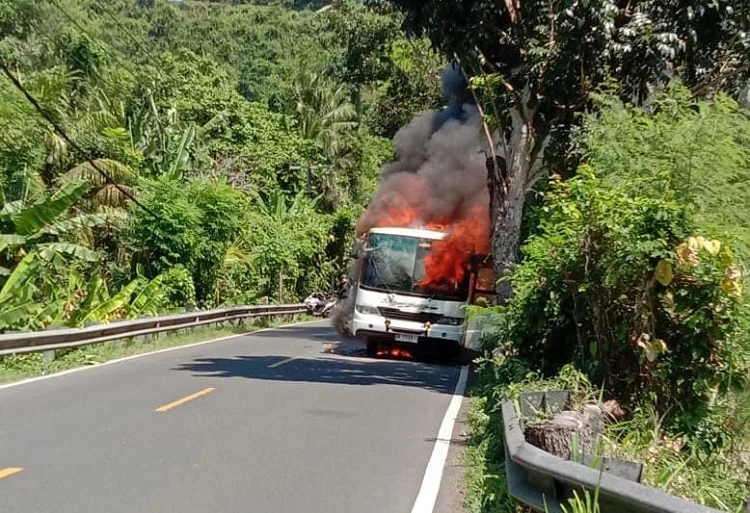 Bus Rombongan Siswa Terbakar di Karangasem