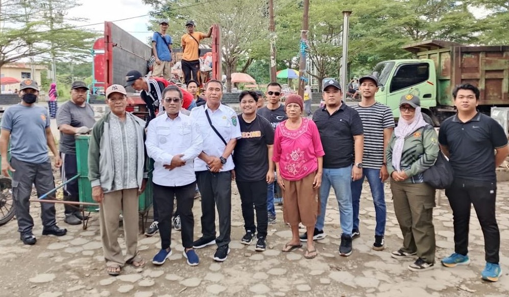 Camat Loa Kulu Turun Tangan Atasi Tumpukan Sampah Pasar
