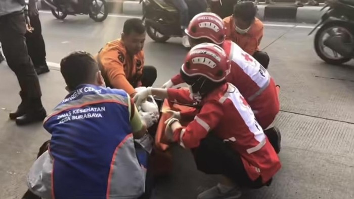 Dua Pemotor Tewas di Kedung Cowek Usai Tabrak Median Jalan