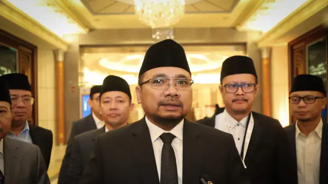 KPK Sita HP dari Rumah Eks Menag Yaqut