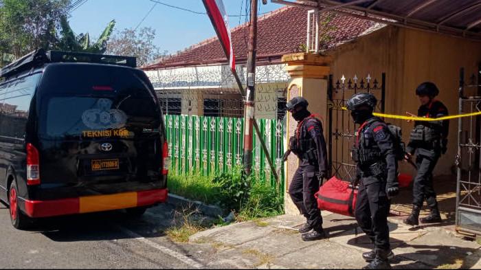 Tim Gegana Amankan Benda Diduga Granat di Malang