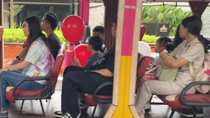 Gibran Ajak Keluarga Liburan HUT RI ke TMII