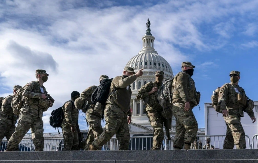 Trump Kerahkan Militer ke DC, Picu Kontroversi Politik