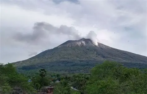 Gunung Ile Lewotolok Meletus 50 Kali Pada Rabu Siang