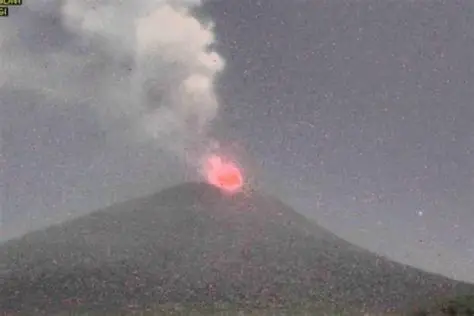 Gunung Ile Lewotolok Meletus 50 Kali dalam 6 Jam, Warga Diminta Waspada