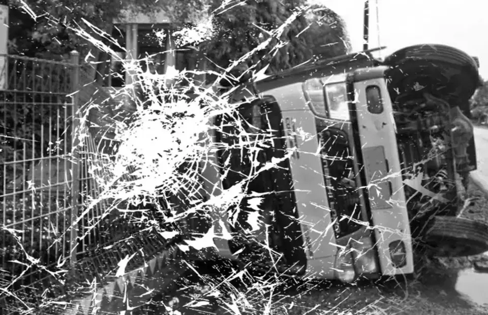 Sopir Mengantuk, Truk Wing Box Terguling Tol Jagorawi