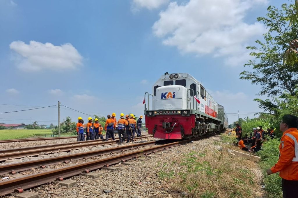 Jalur KA Cirebon Kembali Dibuka Usai Anjlokan Argo Bromo